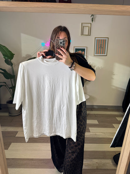 T-shirt over SHOULDERS